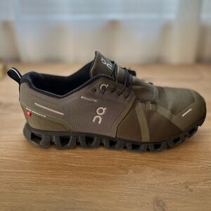 Women’s Olive green On Running “Cloud 5” waterproof shoes.